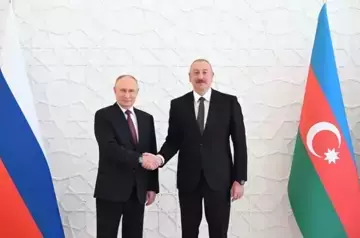 Azerbaijani President congratulates Vladimir Putin on Russia Day